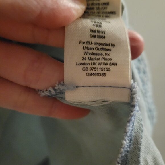 Free People Light Sky Blue Chambray Cold Shoulder Crop Ruffle Top Size Small - Picture 13 of 14